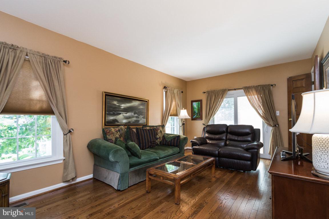 7722 Modisto Lane Springfield, VA 22153 - Photo 6 of 40 Gallery Image 6
