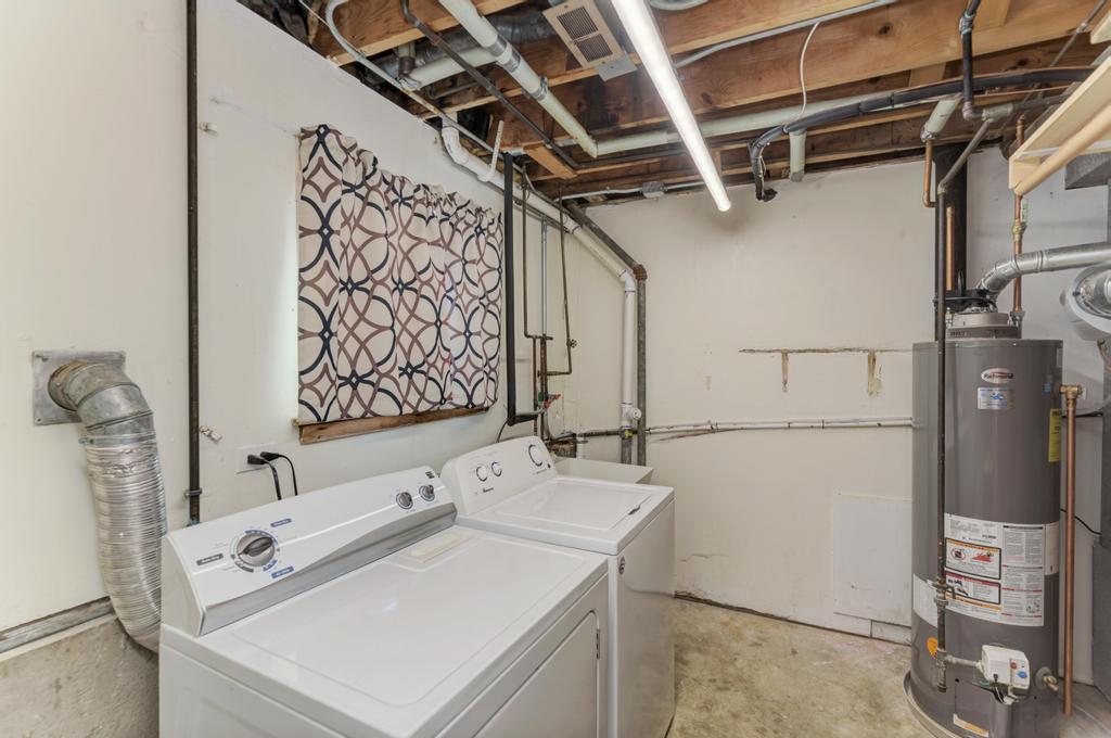 89 South Highview Avenue Addison, IL 60101 - Photo 23 of 25 a utility room with dryer and washer