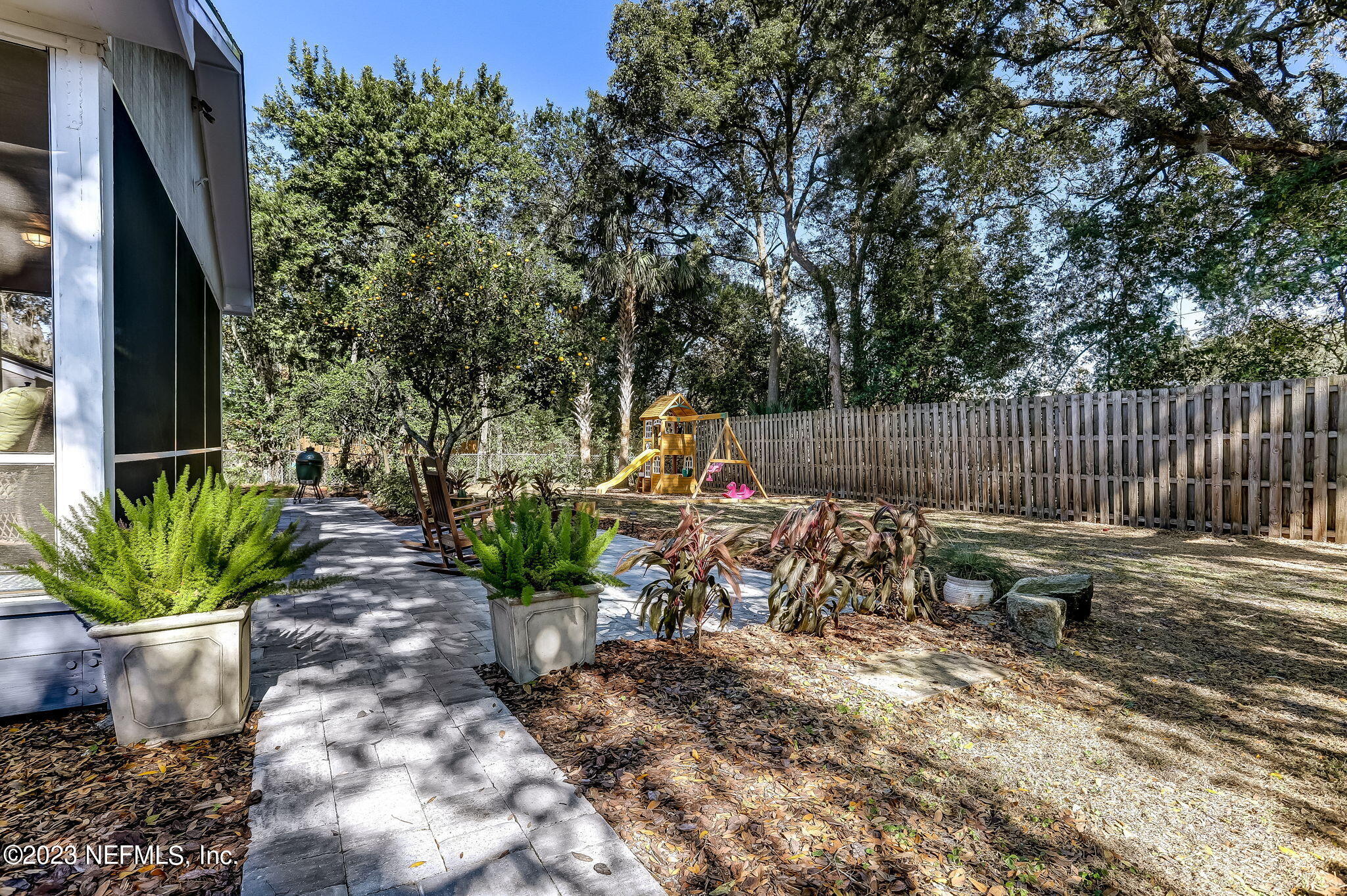 4173 Birmingham Road Jacksonville, FL 32207 - Photo 22 of 23 Spacious yard