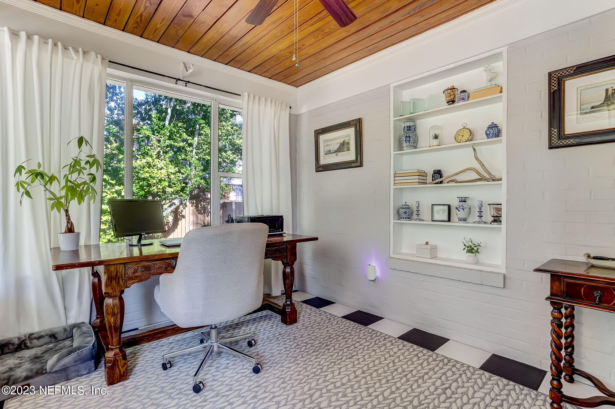 4173 Birmingham Road Jacksonville, FL 32207 - Photo 4 of 23 Natural light galore