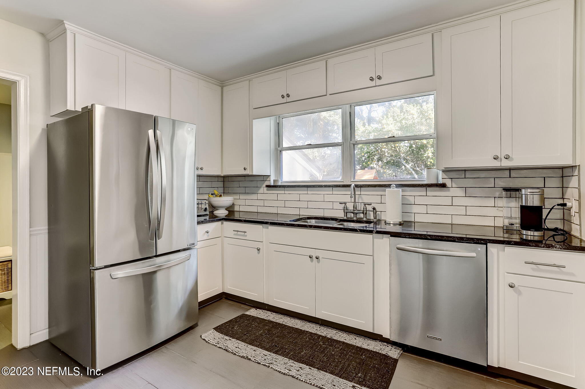 4173 Birmingham Road Jacksonville, FL 32207 - Photo 10 of 23 Spacious kitchen