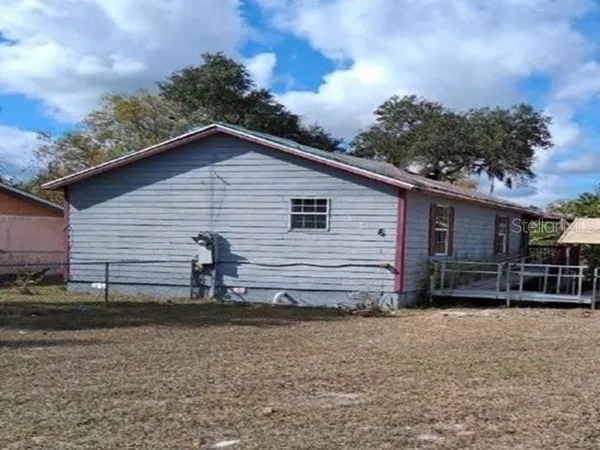 a view of a house with a backyard