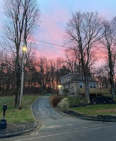 a view of a house with a yard