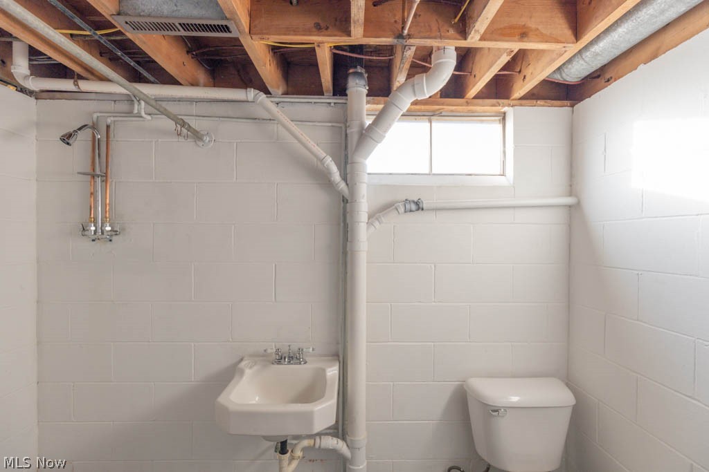 14744 Franchester Road Burbank, OH 44214 - Photo 17 of 21 Full bath on the lower level.