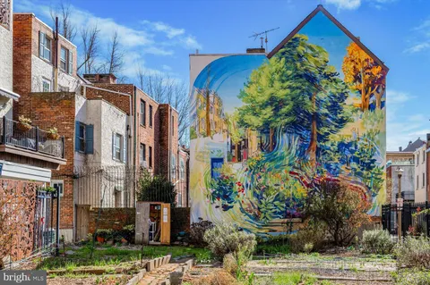 $1,175,000 | 908 Spruce Street, Unit 10, Philadelphia, PA 19107