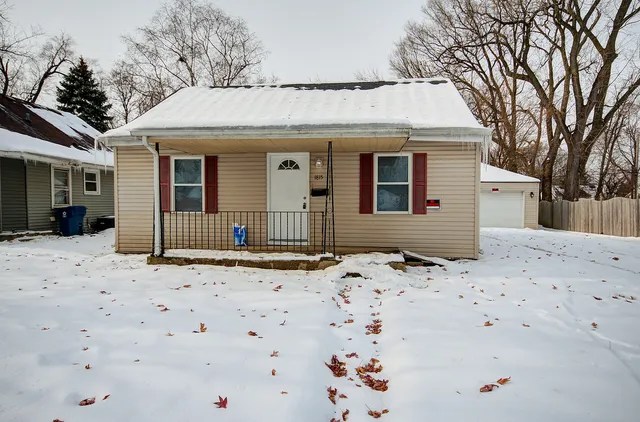 $1,750 | 1815 Wilcox Street, Crest Hill, IL 60403
