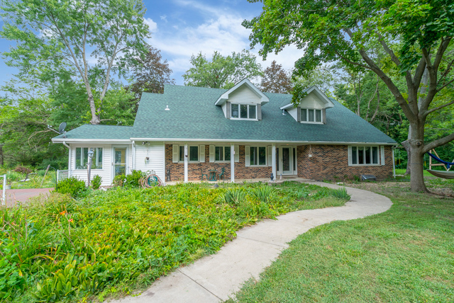 3030 North Jugtown Road Morris, IL 60450 - Photo 1 of 35 a front view of a house with a yard