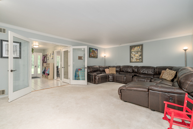3030 North Jugtown Road Morris, IL 60450 - Photo 7 of 35 a living room with furniture and a couch