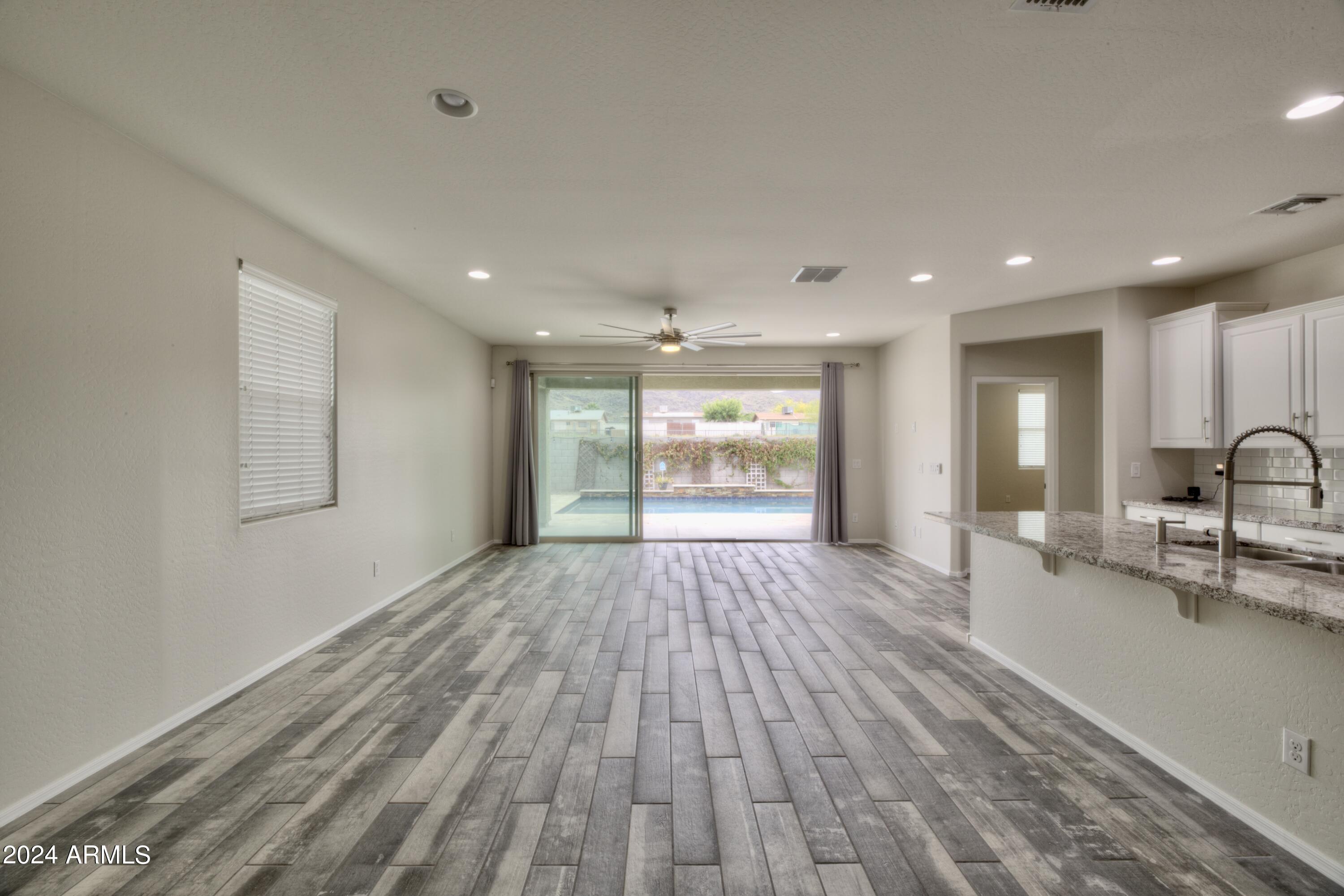 2429 East Beverly Road Phoenix, AZ 85042 - Photo 12 of 24 Beverly Great Rm 2