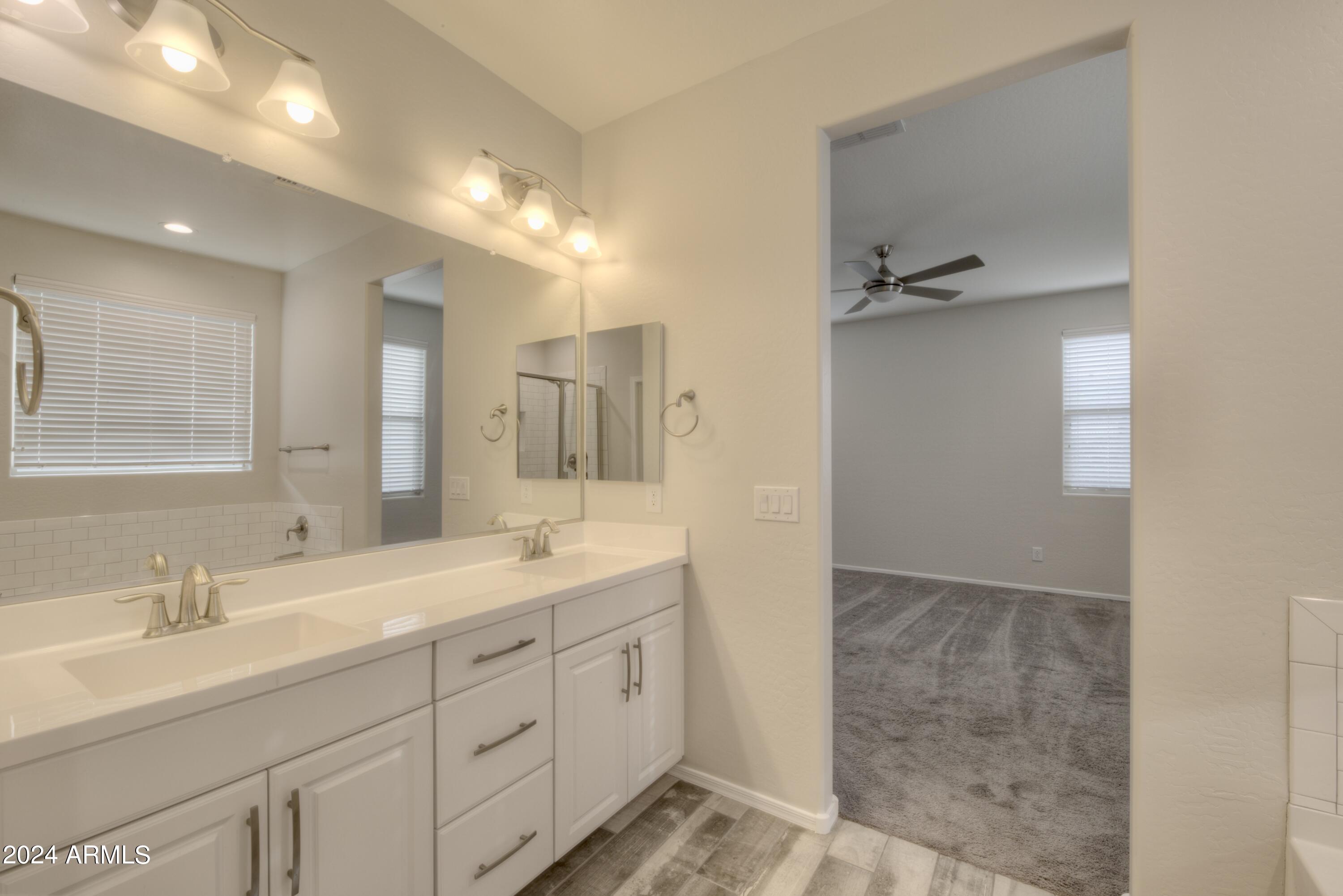 2429 East Beverly Road Phoenix, AZ 85042 - Photo 21 of 24 Beverly Master Bath view 3