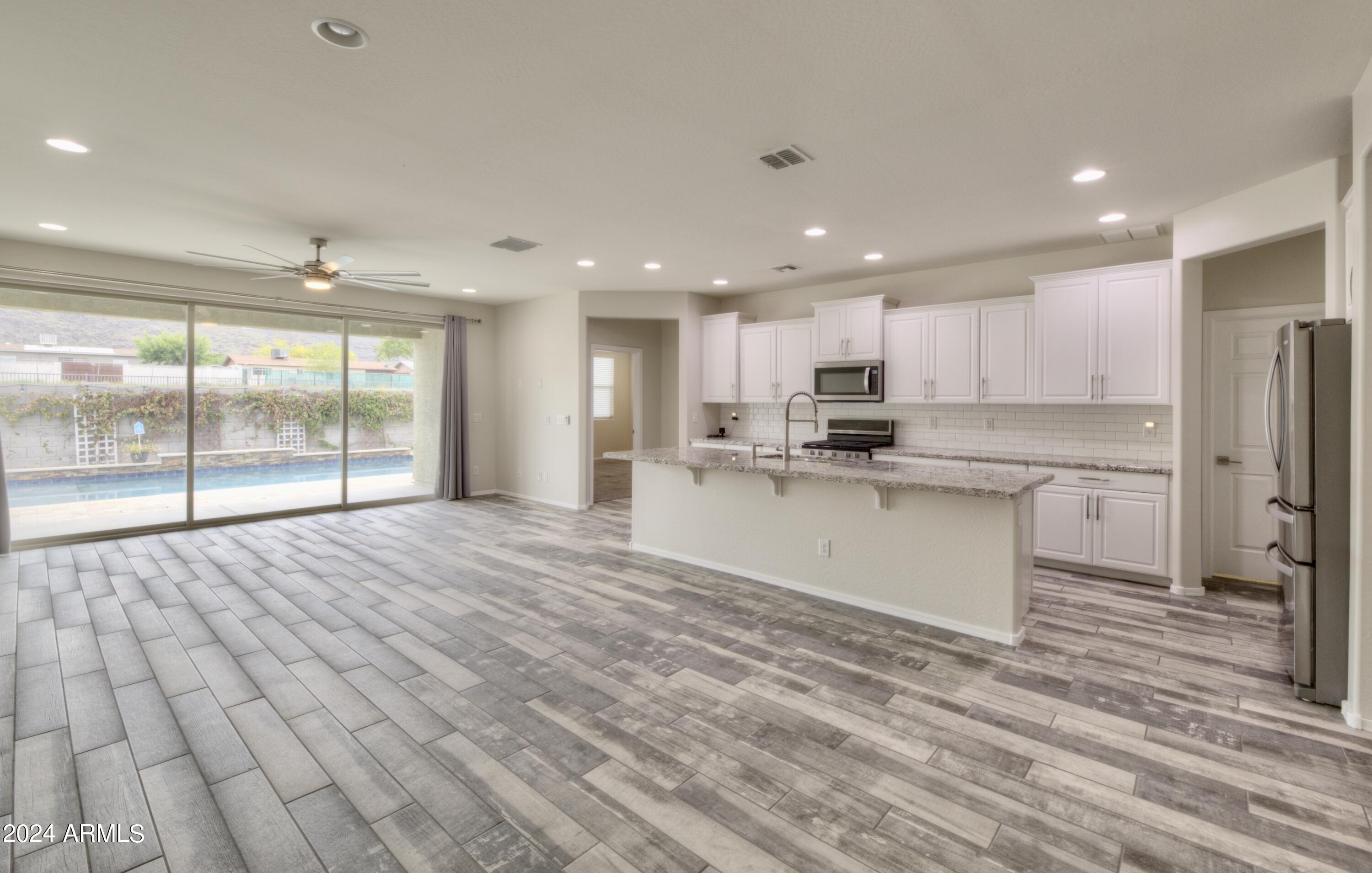 2429 East Beverly Road Phoenix, AZ 85042 - Photo 4 of 24 Beverly Great Rm view 2
