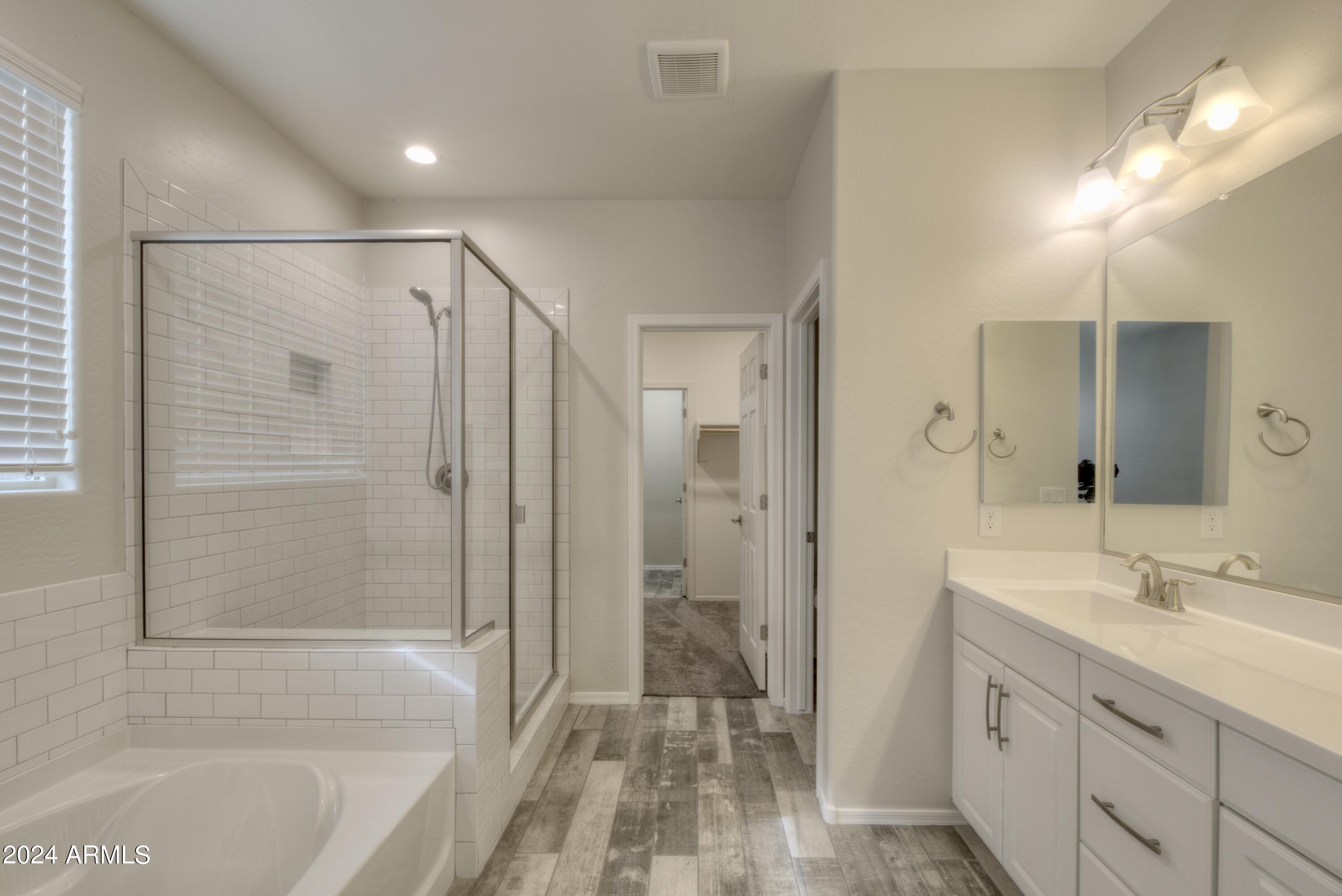 2429 East Beverly Road Phoenix, AZ 85042 - Photo 7 of 24 Beverly Master Bath view 1