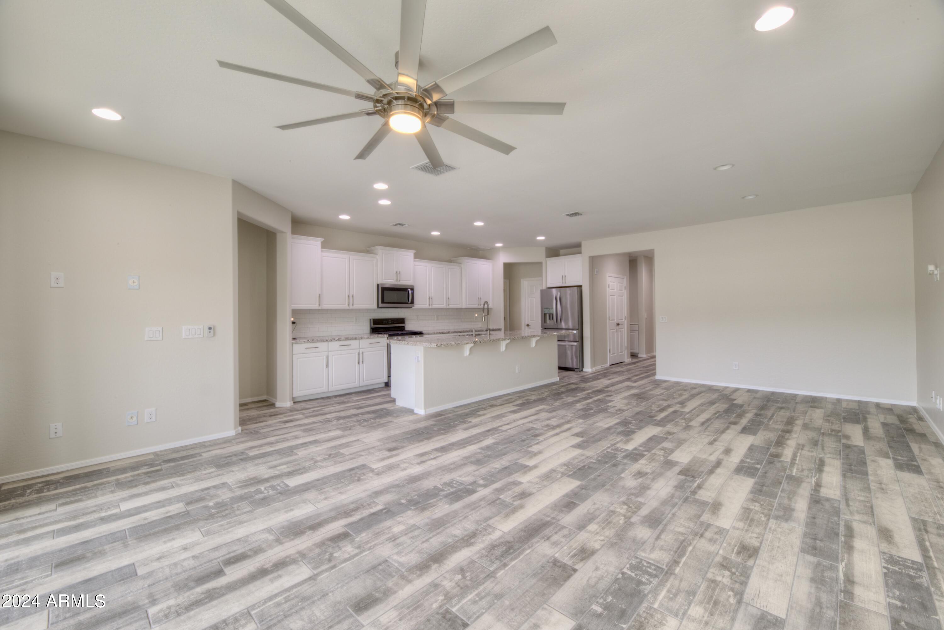 2429 East Beverly Road Phoenix, AZ 85042 - Photo 10 of 24 Beverly Great Rm 1