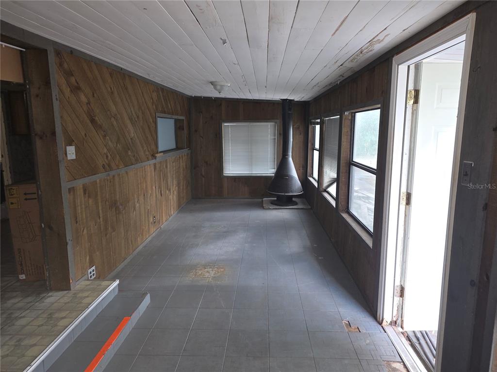 404 Northwest 7th Street Mulberry, FL 33860 - Photo 11 of 22 a view of a hallway