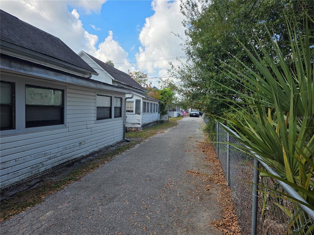 404 Northwest 7th Street Mulberry, FL 33860 - Photo 2 of 22 a view of a house with a street