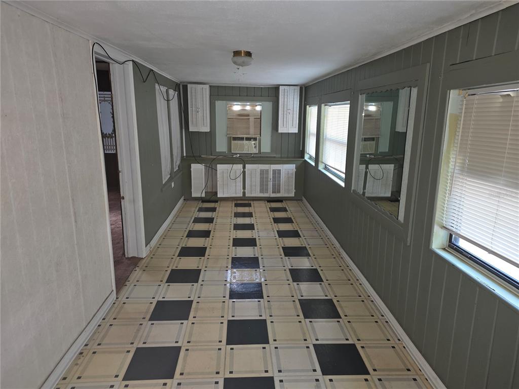 404 Northwest 7th Street Mulberry, FL 33860 - Photo 21 of 22 a black and white checkered floor