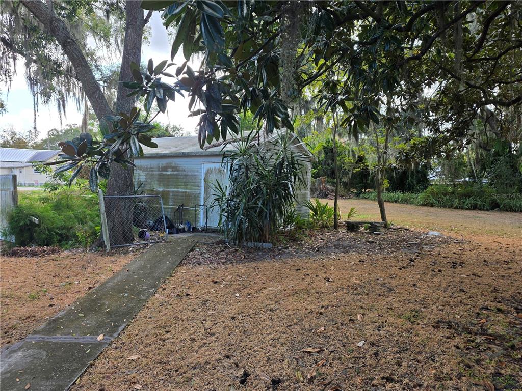 404 Northwest 7th Street Mulberry, FL 33860 - Photo 6 of 22 a view of a out door space area