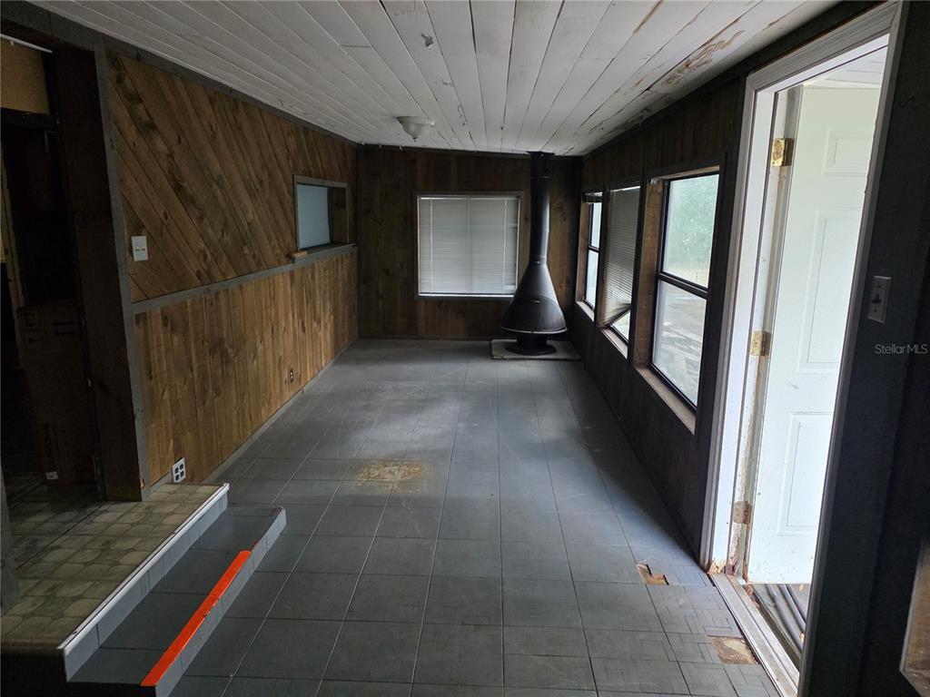404 Northwest 7th Street Mulberry, FL 33860 - Photo 10 of 22 a view of entryway