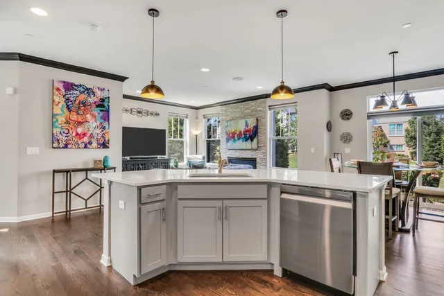 $3,950 | 3227 North Heritage Lane, Arlington Heights, IL 60004