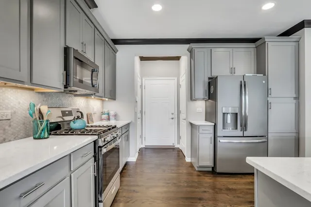 $3,950 | 3227 North Heritage Lane, Arlington Heights, IL 60004