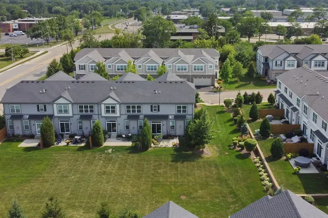 $3,950 | 3227 North Heritage Lane, Arlington Heights, IL 60004