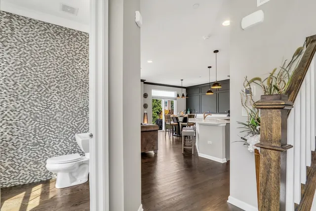 $3,950 | 3227 North Heritage Lane, Arlington Heights, IL 60004