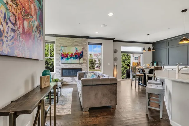 $3,950 | 3227 North Heritage Lane, Arlington Heights, IL 60004