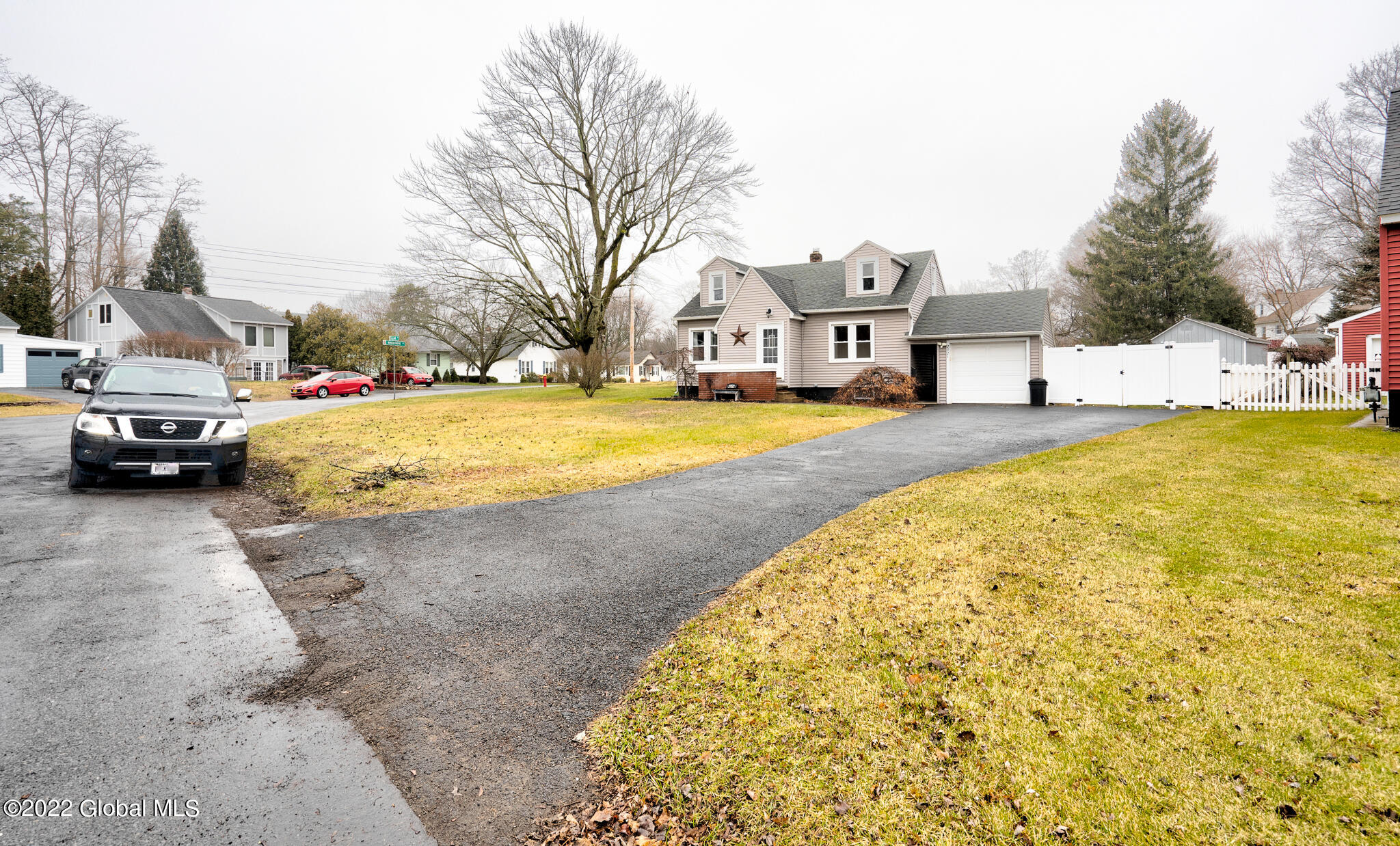 2921 Windermere Road Schenectady, NY 12304 - Photo 5 of 33 DSC08479_80_81HDR