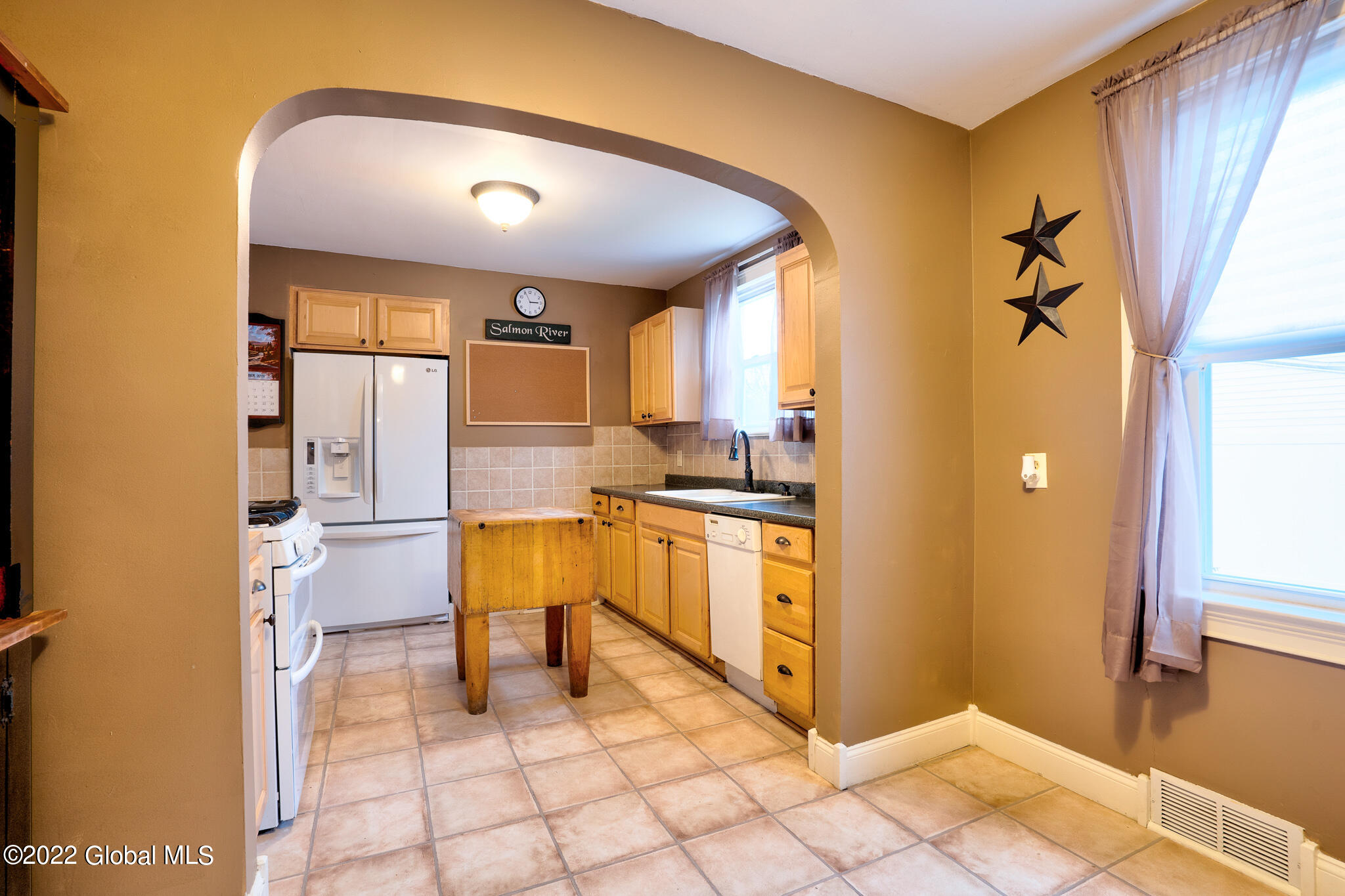 2921 Windermere Road Schenectady, NY 12304 - Photo 7 of 33 DSC08563_4_5HDR