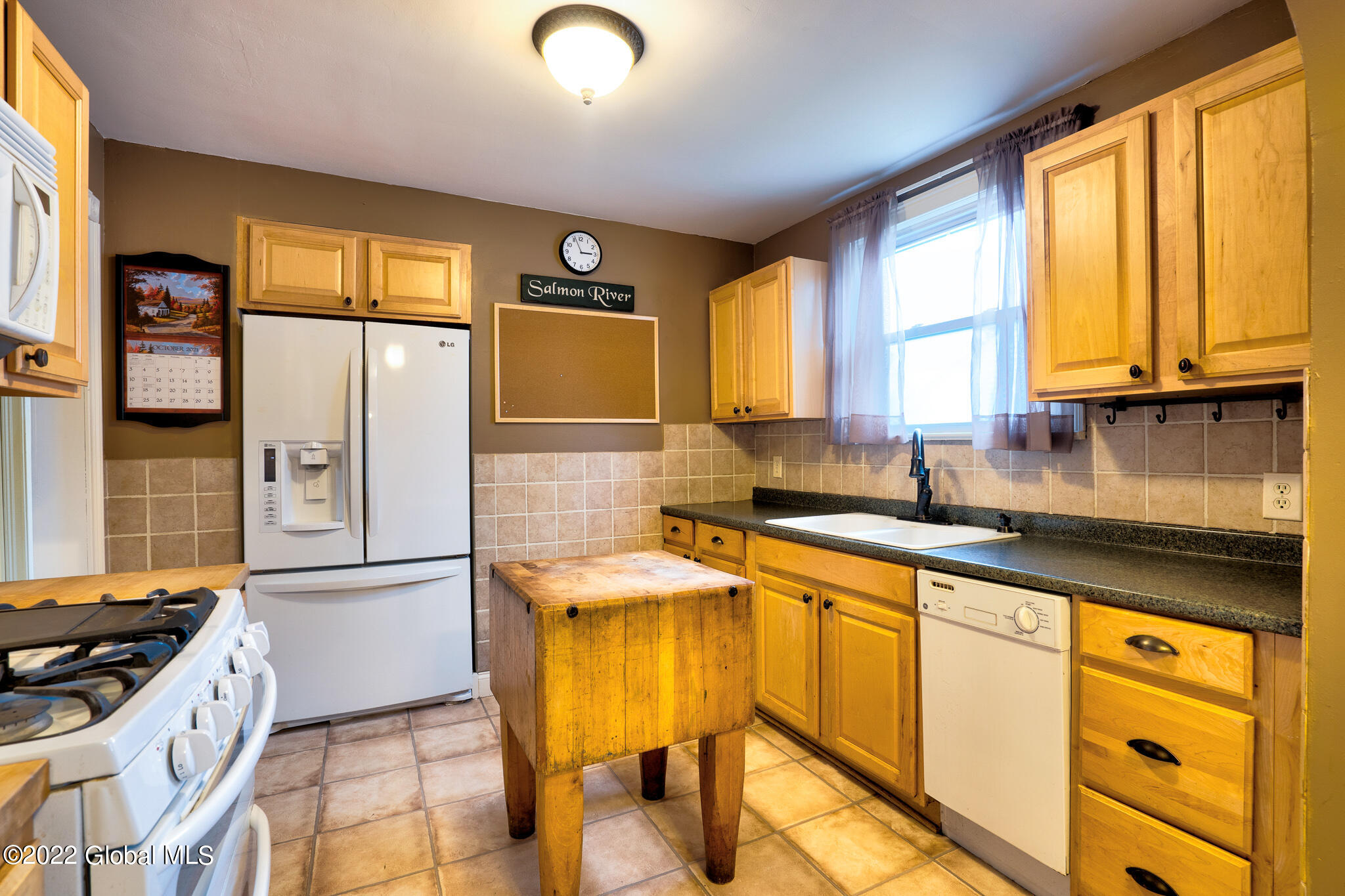 2921 Windermere Road Schenectady, NY 12304 - Photo 8 of 33 DSC08566_7_8HDR