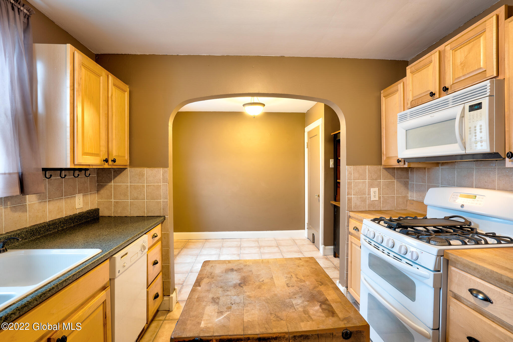 2921 Windermere Road Schenectady, NY 12304 - Photo 10 of 33 DSC08548_49_50HDR