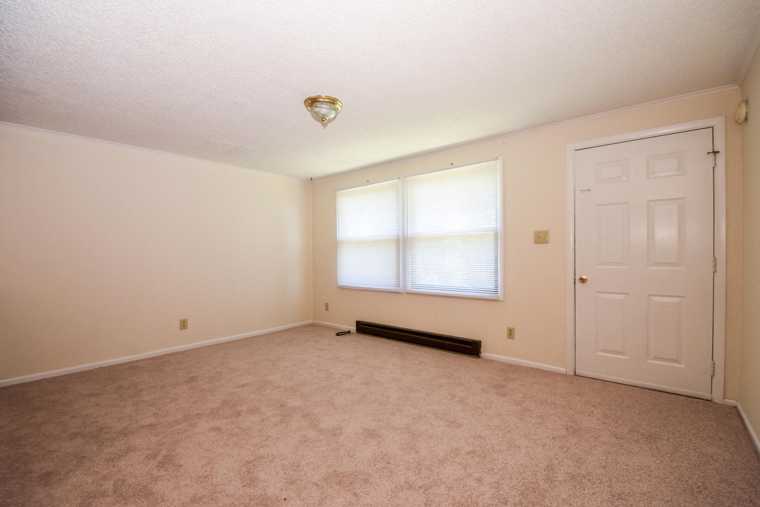 315 Spring Hollow Road Troutville, VA 24175 - Photo 2 of 17 315 Spring Hollow Rd-large-002-1-Photo2-