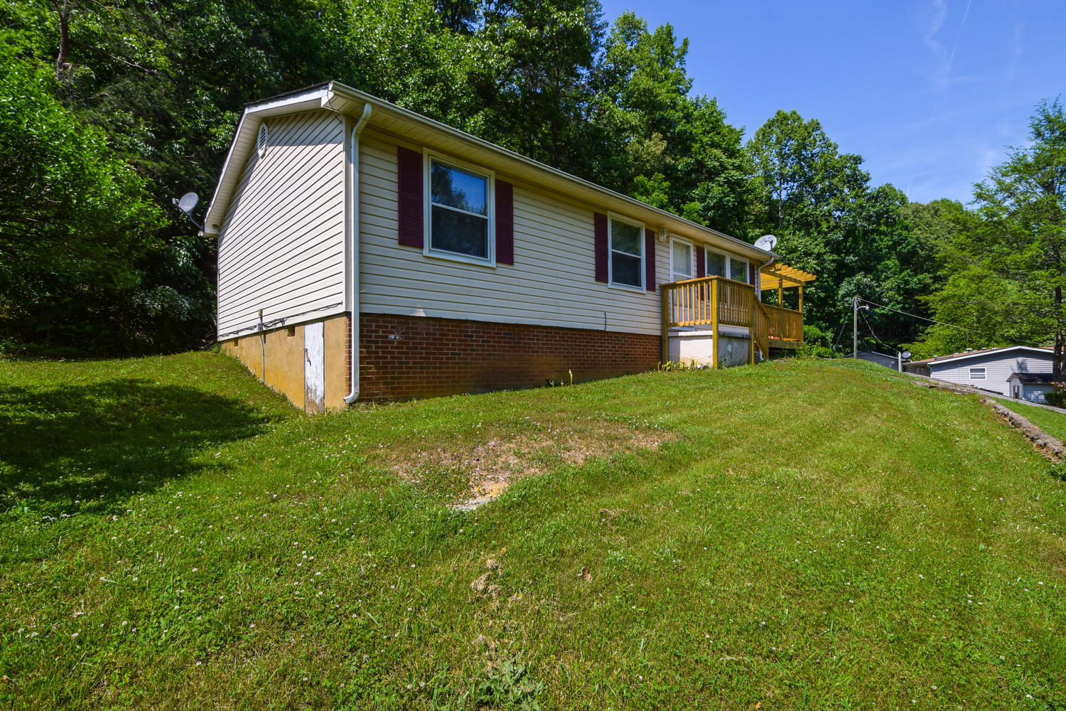 315 Spring Hollow Road Troutville, VA 24175 - Photo 13 of 17 315 Spring Hollow Rd-large-014-15-Photo1
