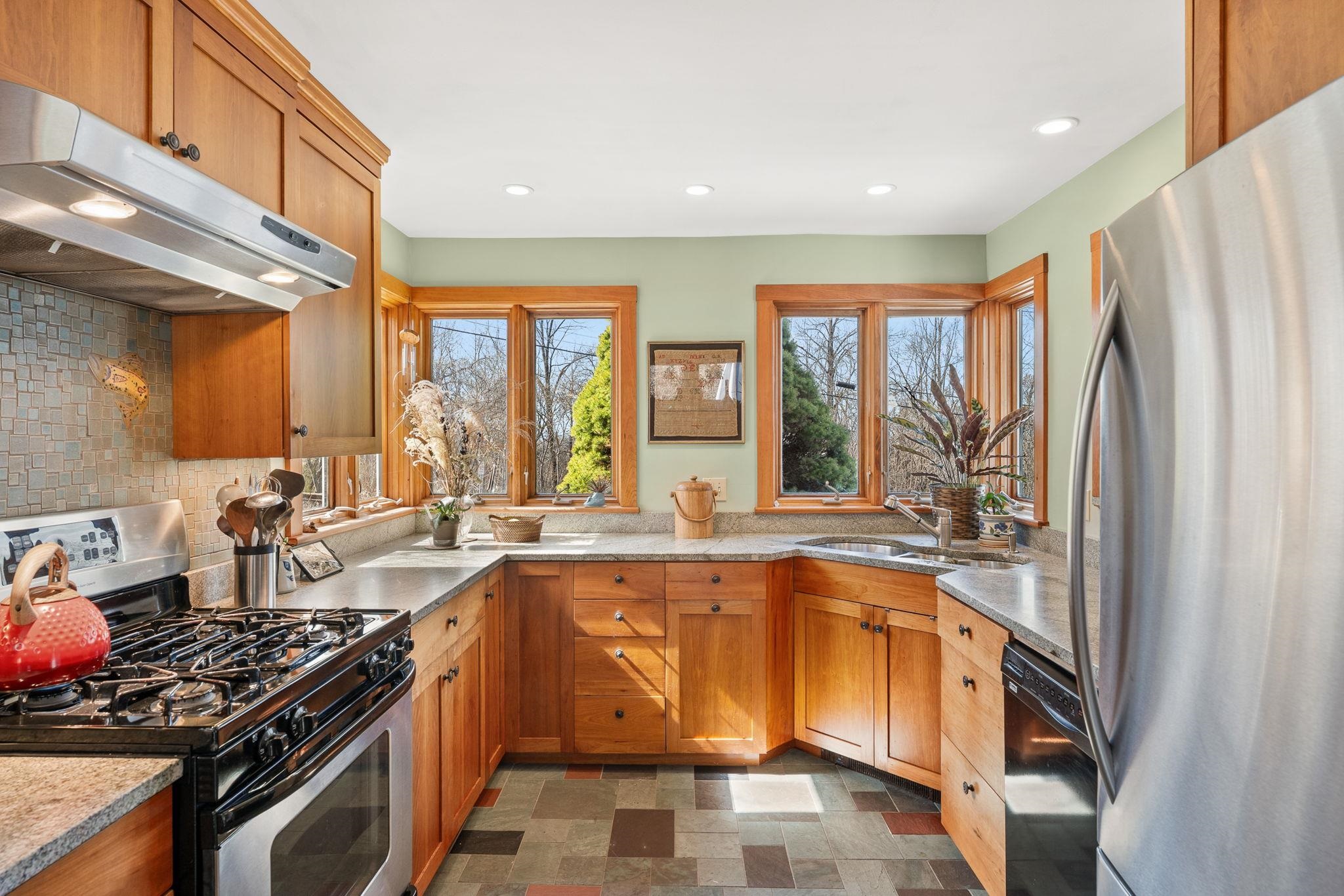 68 Ledge Road Burlington, VT 05401 - Photo 15 of 59 Gallery Image 15