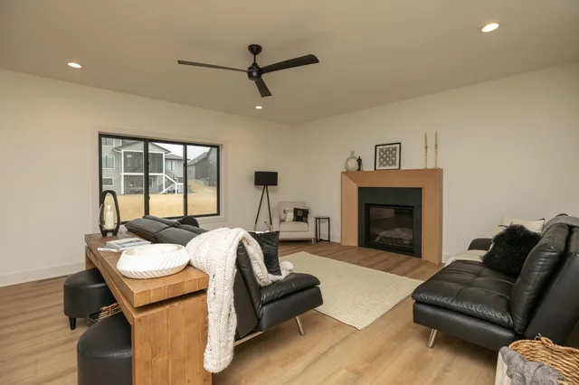 $869,900 | 516 Somerby Parkway Northeast, Byron, MN 55920