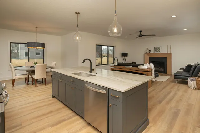 $869,900 | 516 Somerby Parkway Northeast, Byron, MN 55920