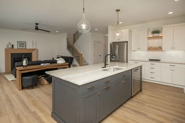 $869,900 | 516 Somerby Parkway Northeast, Byron, MN 55920