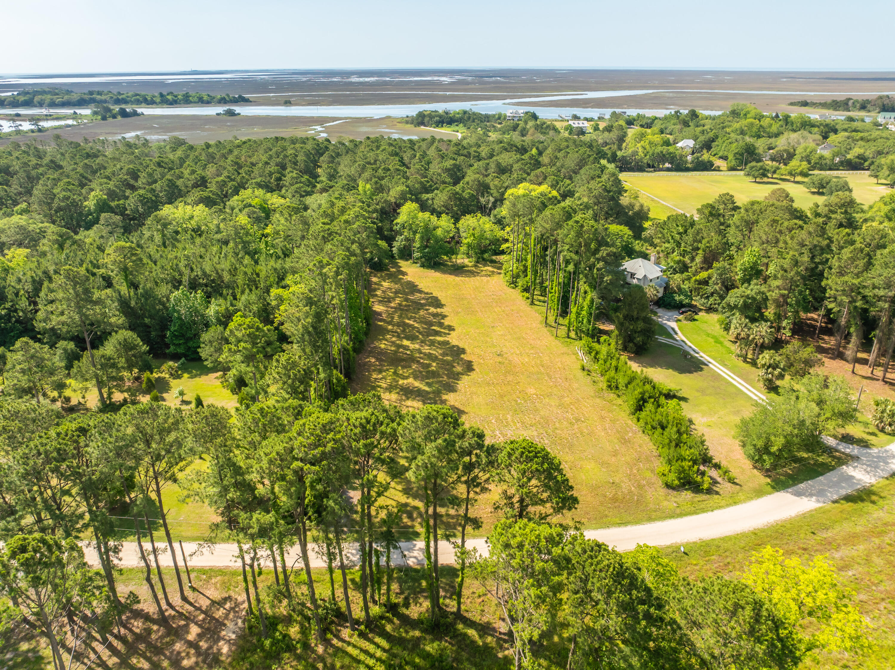 317 McClellan Avenue McClellanville, SC 29458 - Photo 4 of 18 317McClellanAve-KeenEyeMarketing-025