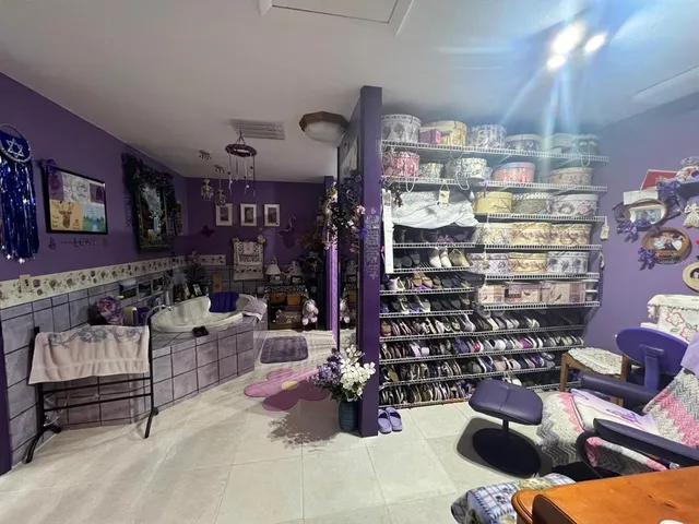 a view of livingroom with furniture