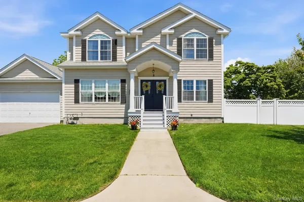 $799,999 | 5 Butler Street, West Islip, NY 11795