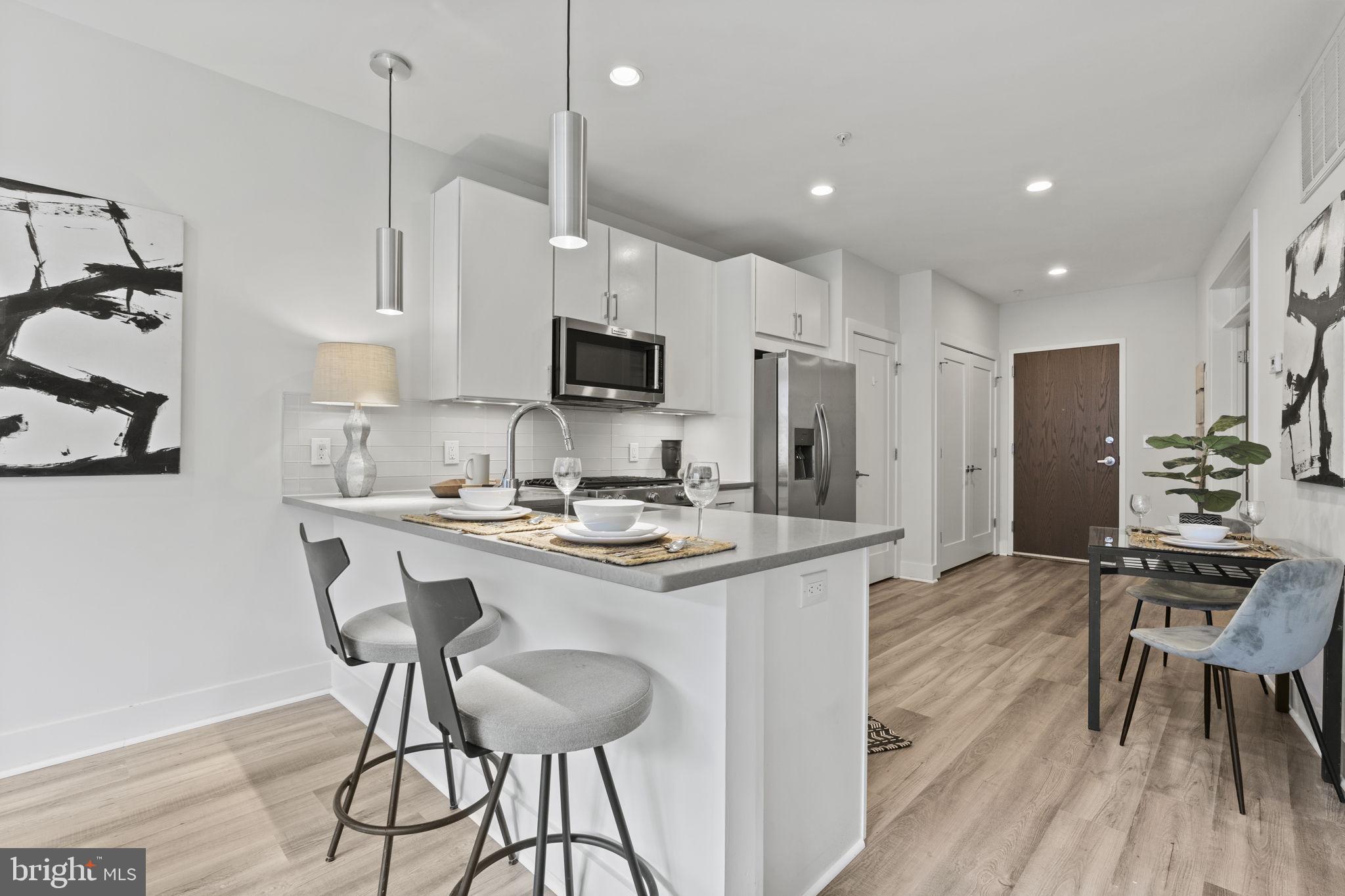 2337 Champlain Street Northwest, Unit 105 Washington, DC 20009 - Photo 15 of 26 Breakfast Bar/peninsula