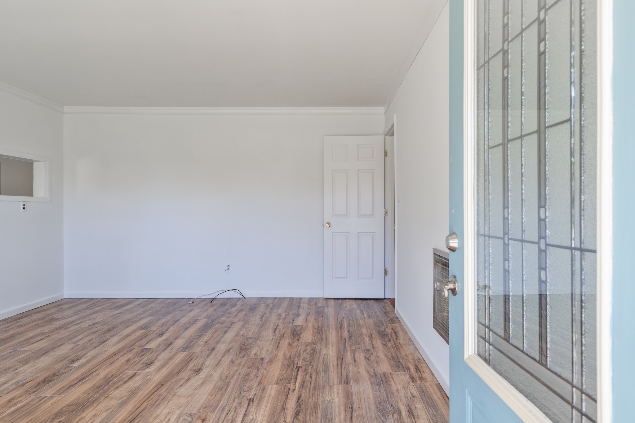 406 Asia Road Winchester, TN 37398 - Photo 13 of 30 a view of a room with wooden floor