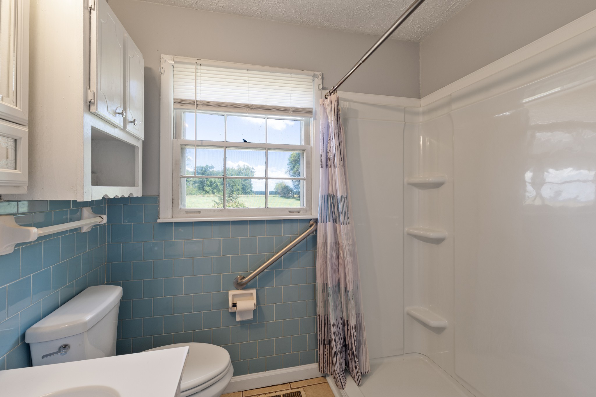 406 Asia Road Winchester, TN 37398 - Photo 18 of 30 a bathroom with a toilet a sink and shower