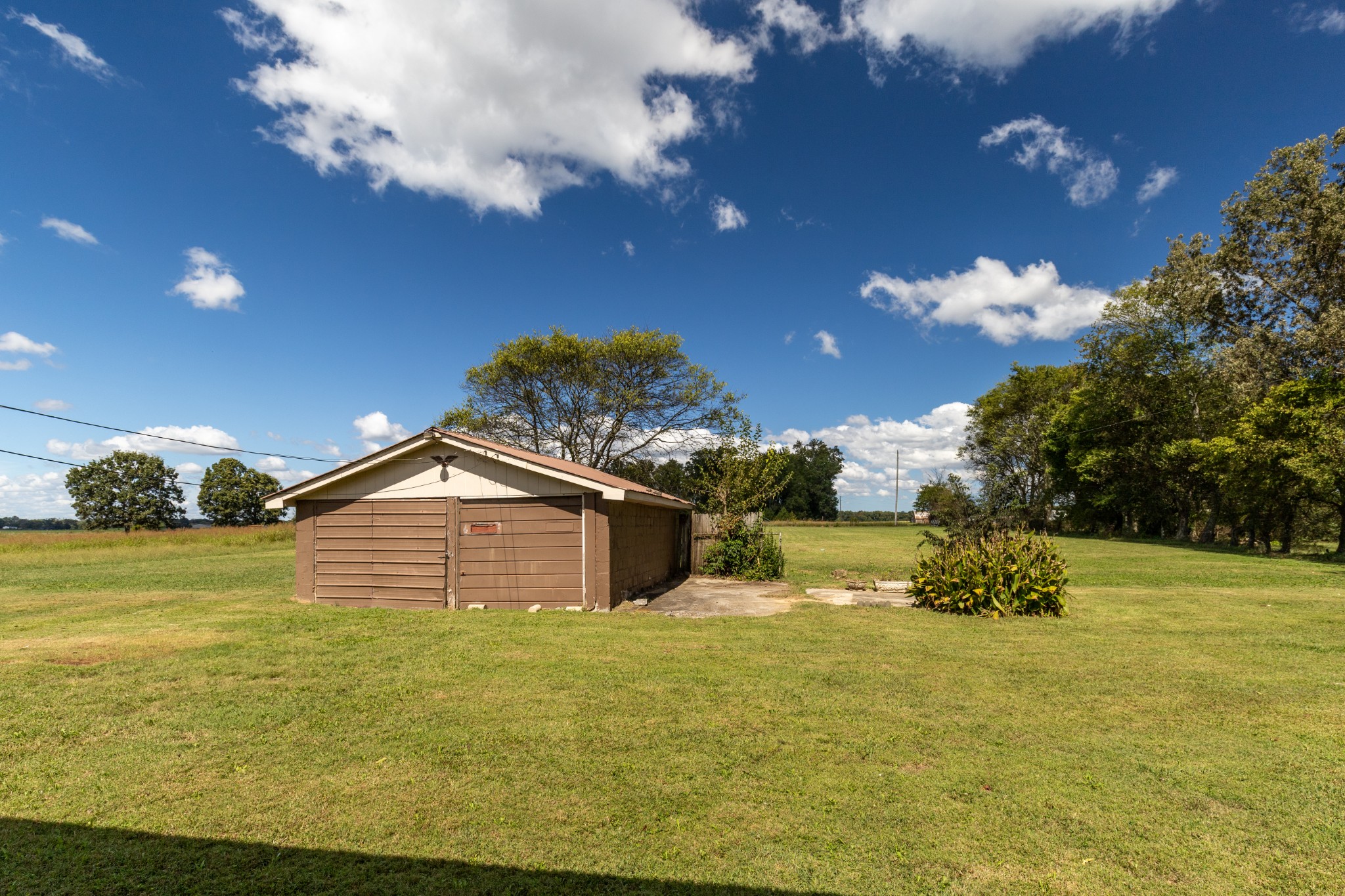 406 Asia Road Winchester, TN 37398 - Photo 9 of 30 a front view of a house with a yard