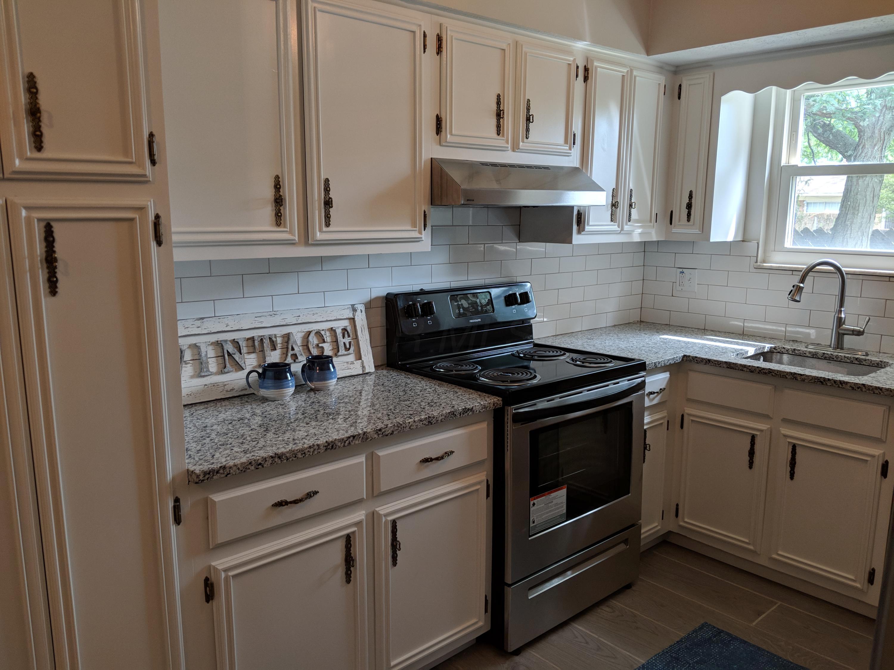 1867 Fairhaven Road Columbus, OH 43229 - Photo 4 of 25 Gallery Image 4
