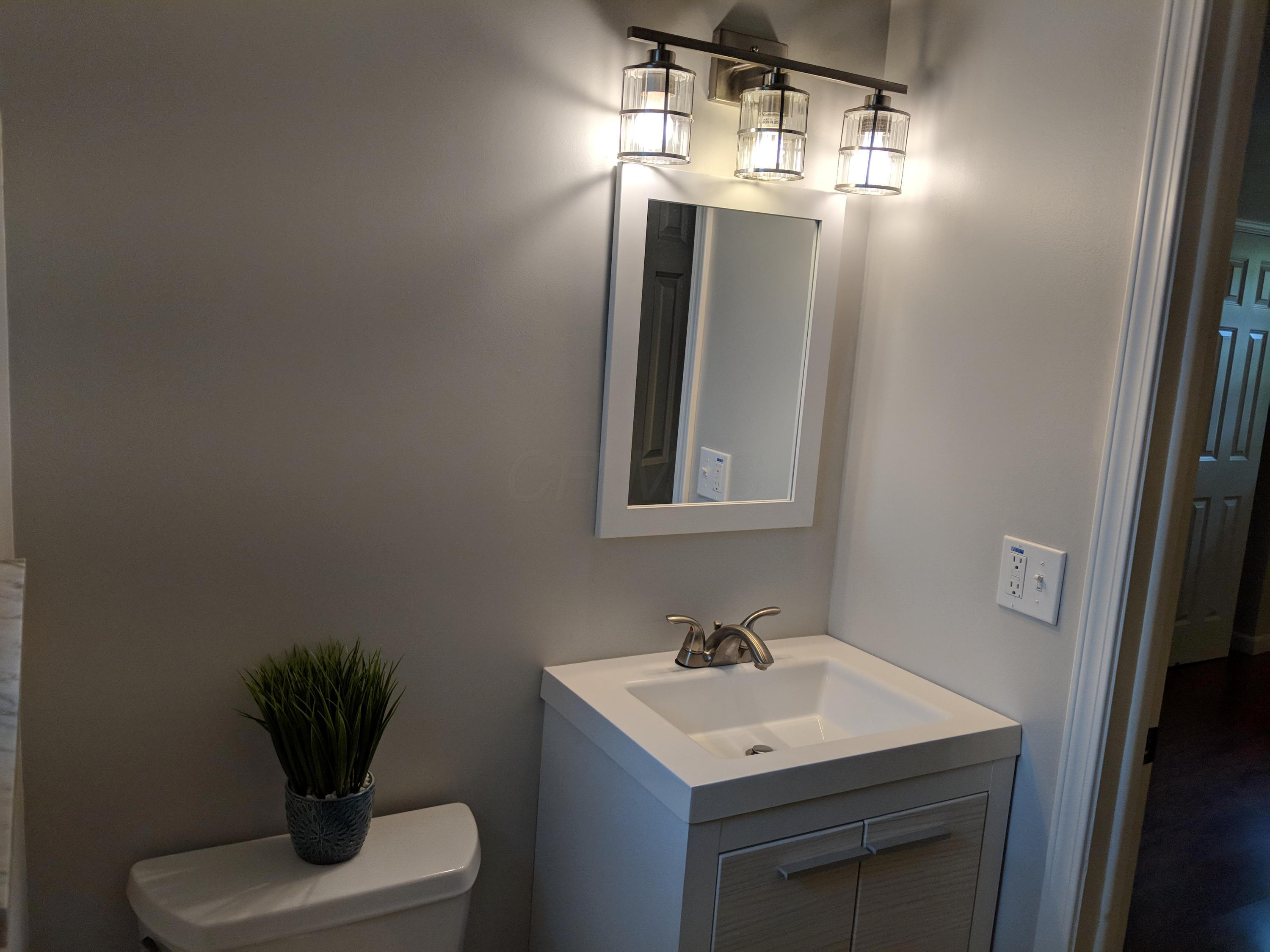1867 Fairhaven Road Columbus, OH 43229 - Photo 6 of 25 Gallery Image 6
