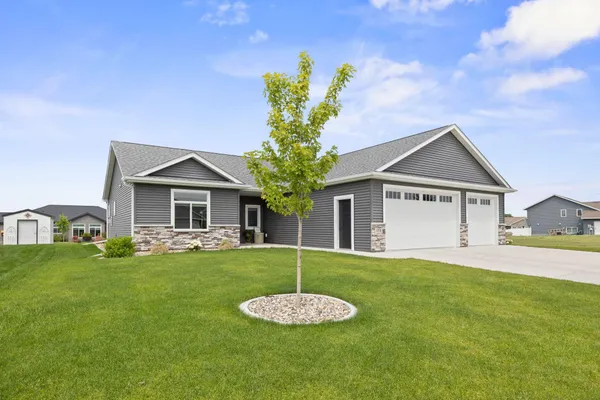 $499,900 | 173 Eau Claire Street Southeast, Hutchinson, MN 55350