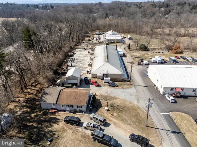 a view of roof with sitting area