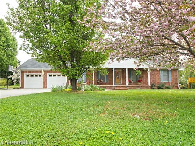 902 South Ridge Road Burlington, NC 27217 - Photo 1 of 16 Exterior Front.