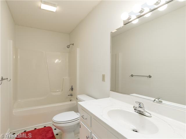 902 South Ridge Road Burlington, NC 27217 - Photo 13 of 16 Bath.